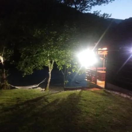 مكان تخييم Vikendica Autokamp Vinac *