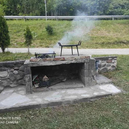 Vikendica Autokamp Vinac مكان تخييم *
