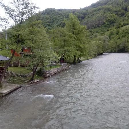 مكان تخييم Vikendica Autokamp Vinac يايتشه